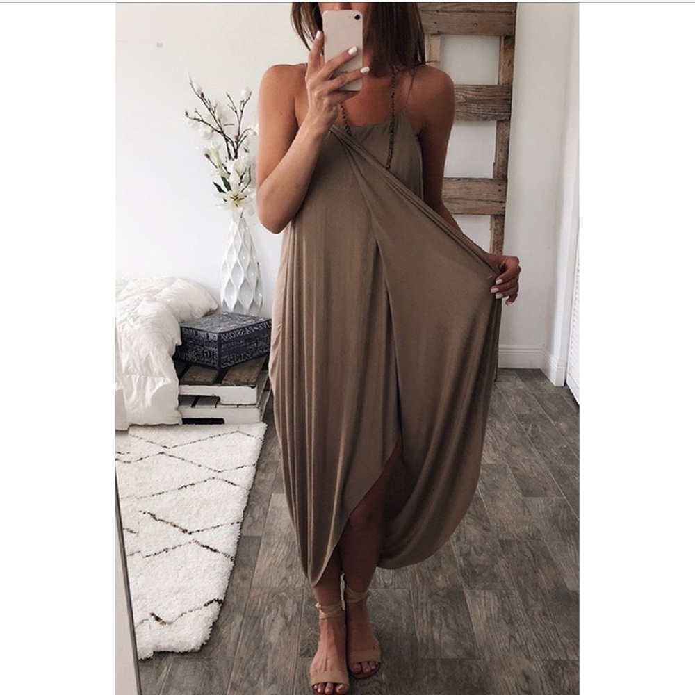 *HOST PICK💁🏾‍♀️* NWOT Green Halter Dress